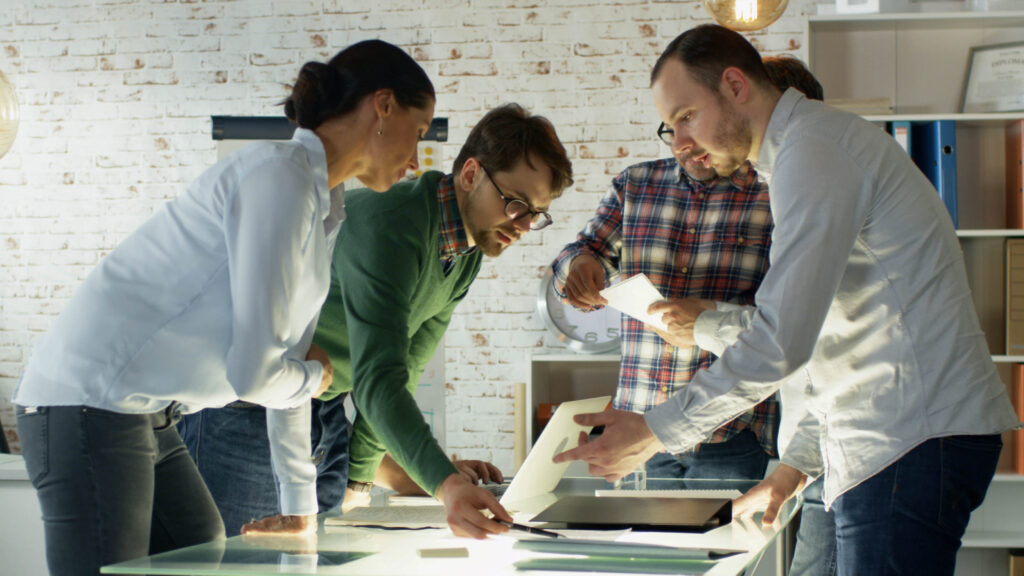 engineers-around-table